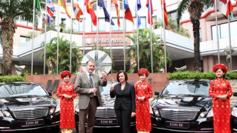 Melia Hanoi ra mắt đội xe Mercedes-Benz E-Class 